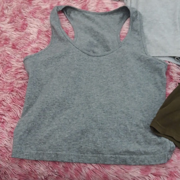 Basics Cropped Set - Picture 2 of 4